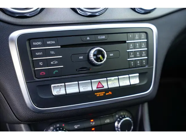 Mercedes-Benz GLA 180 Sport Edition 2019 Benzine 15