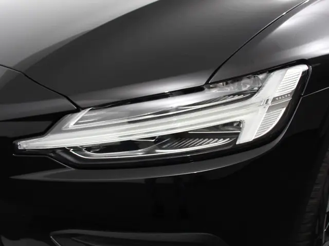 Volvo V60 2.0 B3 Automaat Momentum 2021 Benzine 35