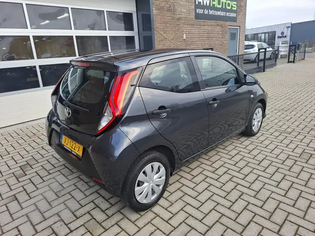 Toyota Aygo 1.0 VVT-i x-fun 2019 Benzine 6