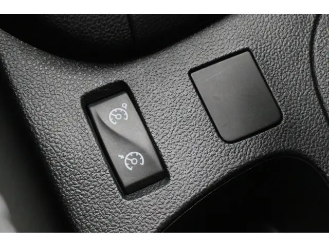 Renault Clio Estate 0.9 TCe Limited 2017 Benzine 43