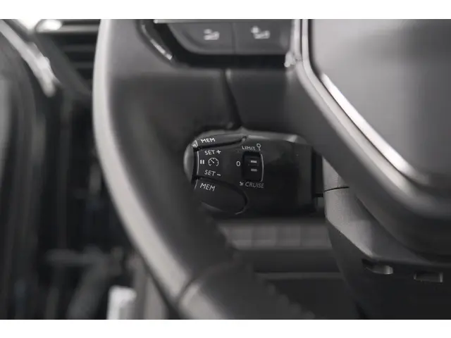 Peugeot 2008 1.2 Hybrid 136 Style 2025 Hybride Benzine 34