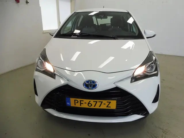 Toyota Yaris 1.5 Hybrid Aspiration 2017 Hybride Benzine 13