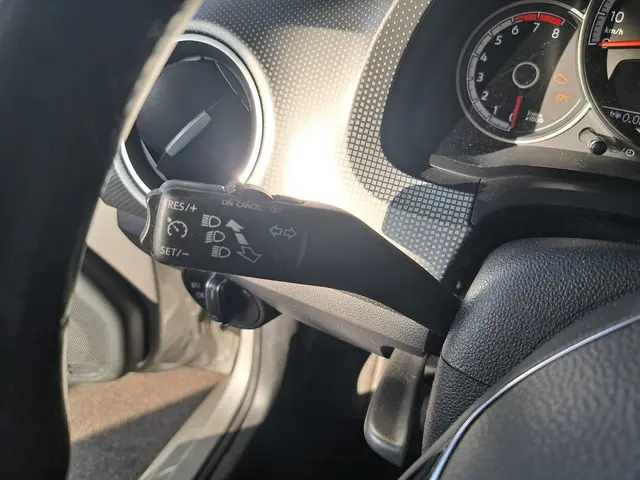 Volkswagen up! 1.0 BMT high up! 2018 Benzine 16