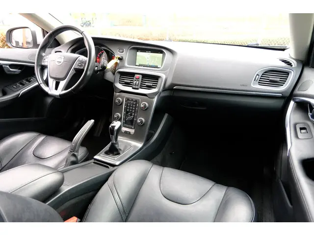 Volvo V40 2.0 T3 Nordic+ Pano|Xenon|Leder|Navi 2016 Benzine 5