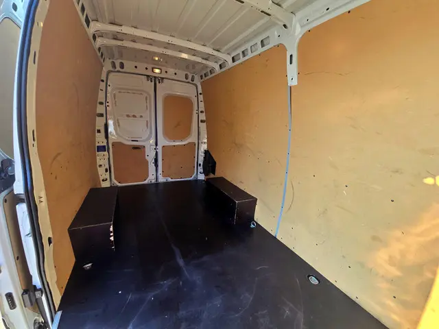 Iveco Daily 35S14V 2.3 352L H2 2022 Diesel 18