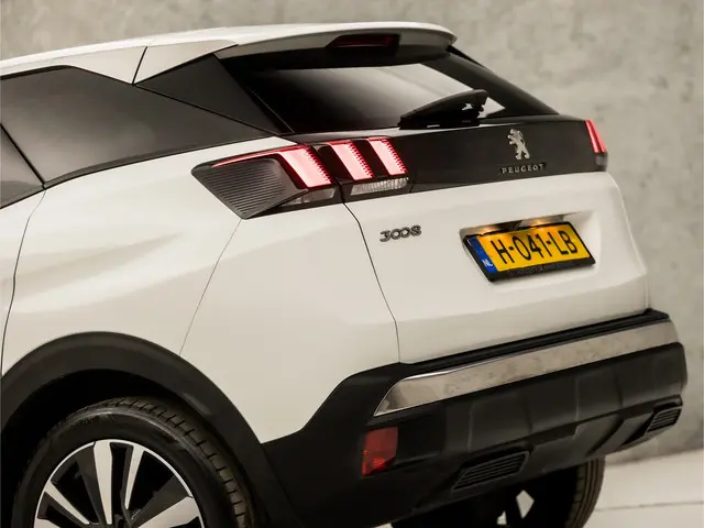 Peugeot 3008 1.2 PureTech Premium Sport 2020 Benzine 11