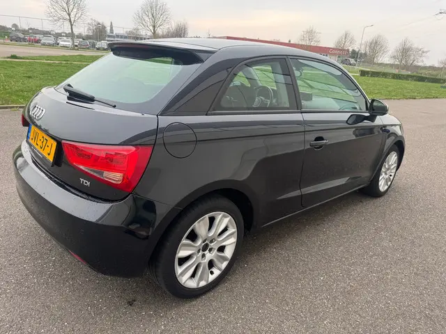 Audi A1 1.6 TDI weinig km nieuwe apk !!!! 2014 Diesel 5