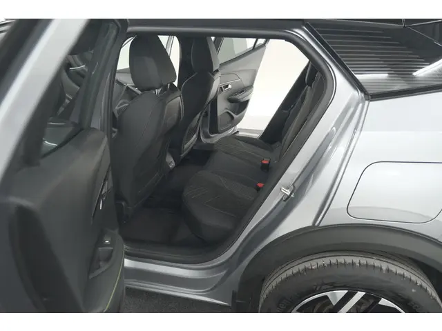 Peugeot 2008 PureTech 130 EAT8 GT 2024 Benzine 31