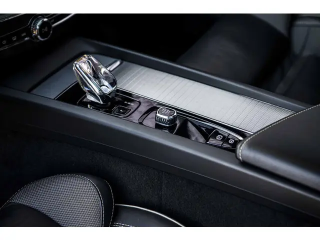 Volvo XC60 B5 Ultimate Dark 2023 Benzine 31