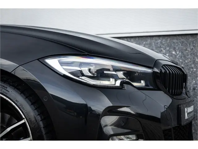 BMW 3 Serie Touring 320i M Sport High Ex 2021 Benzine 32