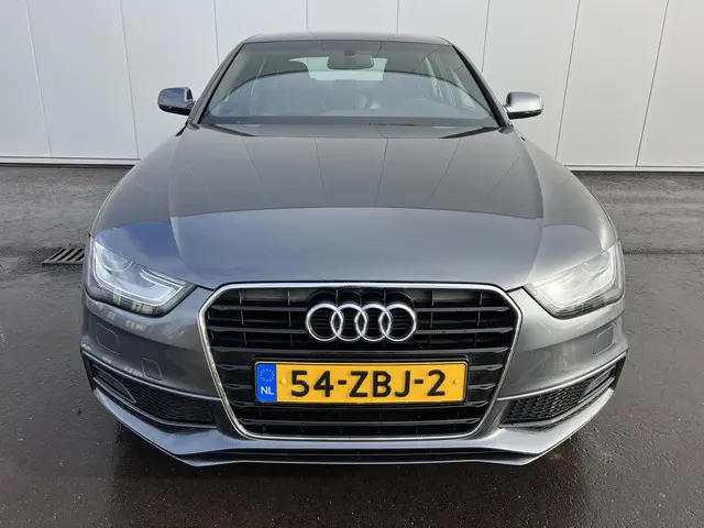 Audi A4 Limousine 1.8 TFSI S Edition 2012 Benzine 2