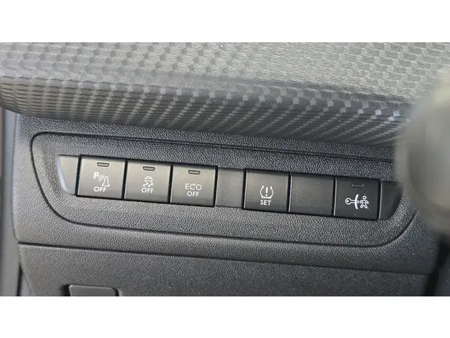 Peugeot 2008 1.2 PureTech Allure 2015 Benzine 24