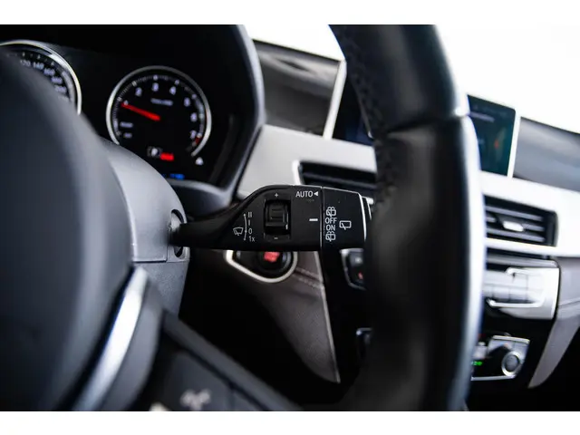 BMW X1 xDrive25e High Executive 2022 Hybride Benzine 34