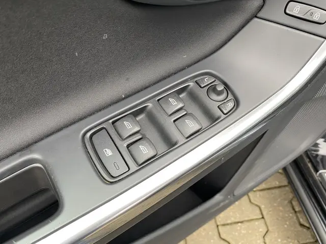 Volvo V60 1.6 T3 R-Design 2013 Benzine 17