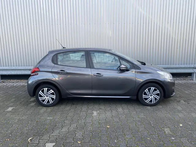 Peugeot 208 1.2 PureTech Blue Lease Active 2018 Benzine 9
