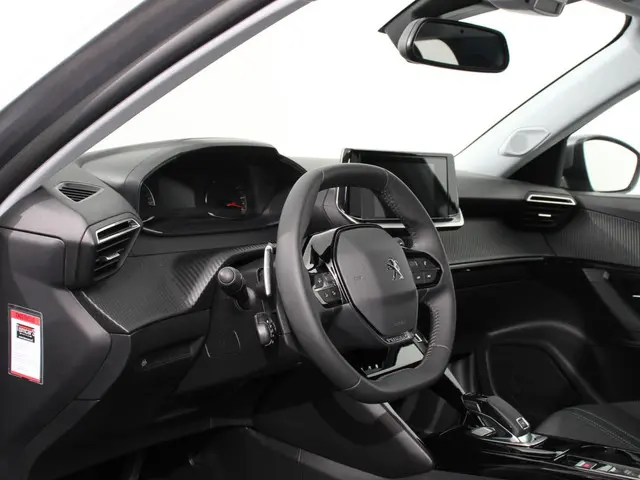 Peugeot 2008 1.2 PureTech Allure 2022 Benzine 2
