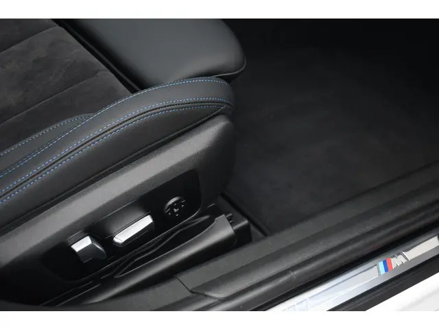 BMW 3 Serie Touring 330e M-Sport 2023 Hybride Benzine 36