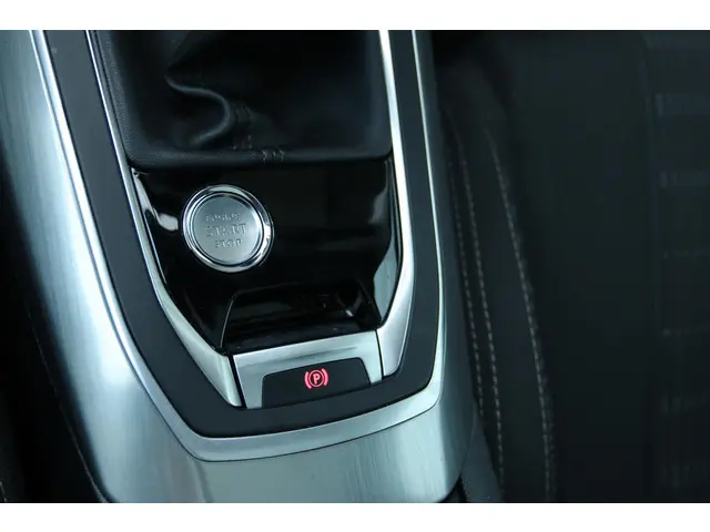 Peugeot 308 1.2 PT ALLURE 2017 Benzine 32