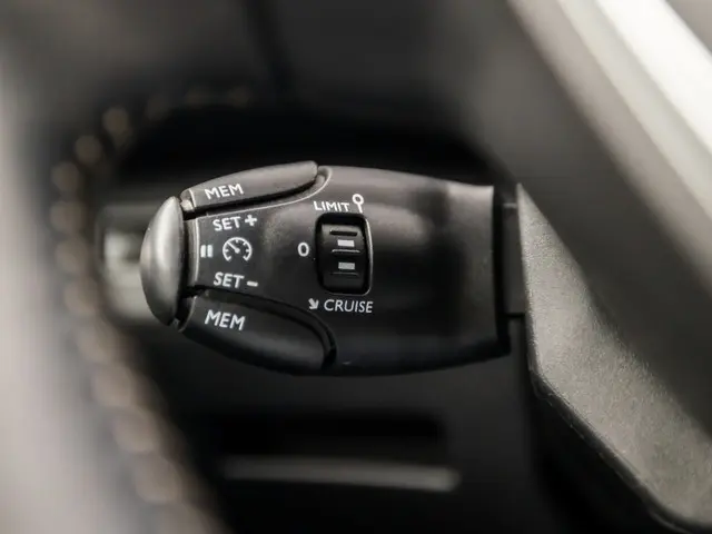 Peugeot 3008 1.2 PureTech Sport 2020 Benzine 20