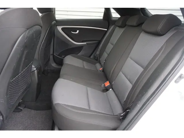 Hyundai i30 1.6 GDI i-Motion Plus 2015 Benzine 11