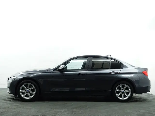 BMW 3 Serie 328i High Executive Aut- 2013 Benzine 35