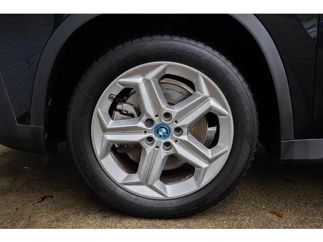 BMW X1 xDrive25e 2023 Hybride Benzine 10