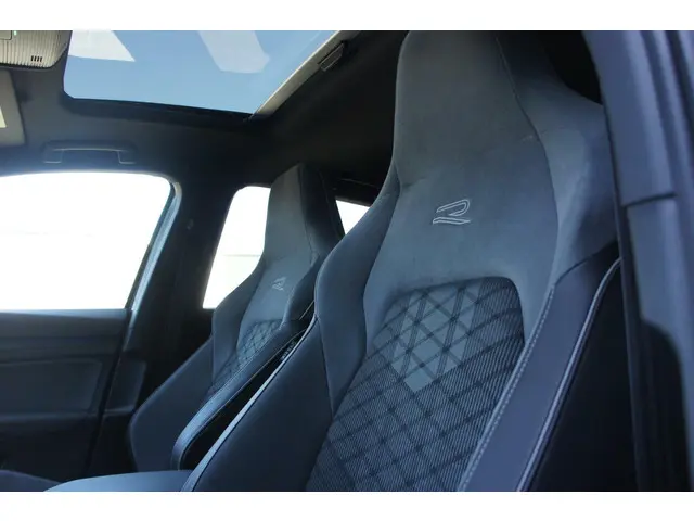 Volkswagen Golf 1.5 eTSI R-Line 2023 Benzine 12