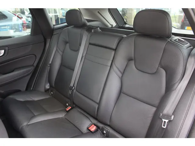 Volvo XC60 2.0 B5 Momentum Exclusive 2021 Benzine 13