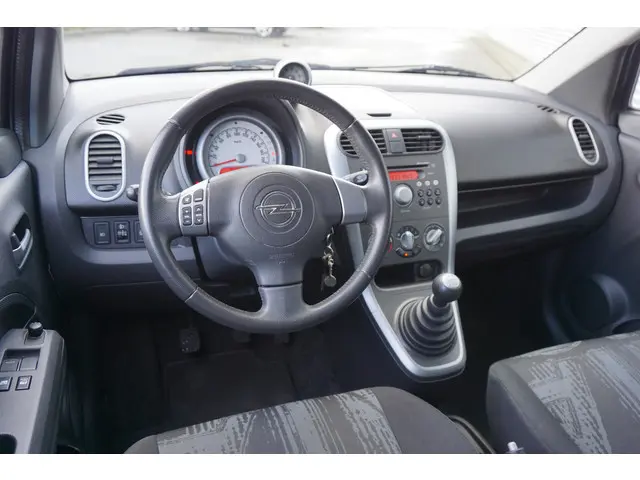 Opel Agila 1.0 Berlin 2014 Benzine 9