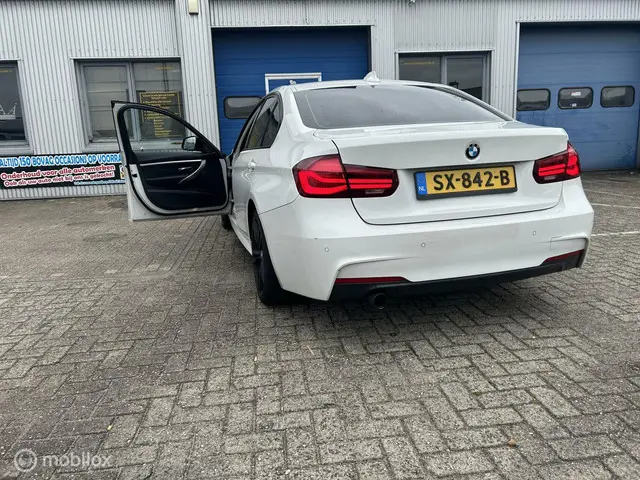 BMW 3 Serie 318i M Sport Edition 2018 Benzine 9