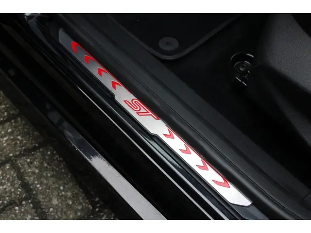 Ford Focus 2.0 ST kleppenuitlaat 2017 Benzine 17