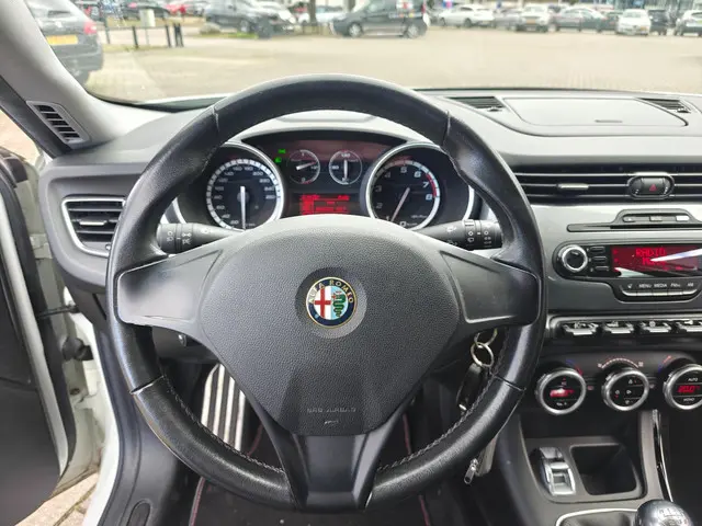 Alfa Romeo Giulietta 1.4 T Distinctive 2012 Benzine 9