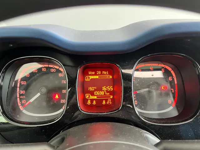Fiat Panda 0.9 TwinAir Lounge panorama dak 2012 Benzine 4