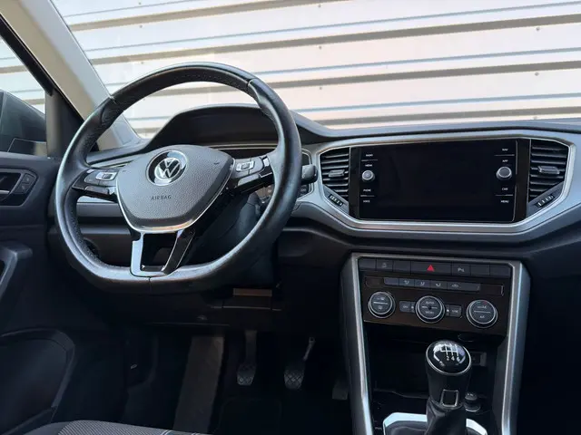 Volkswagen T-Roc 1.0 TSI Style 2022 Benzine 12