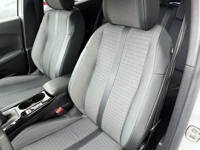 Peugeot 2008 1.2 Turbo 100 pk Allure 2022 Benzine 36