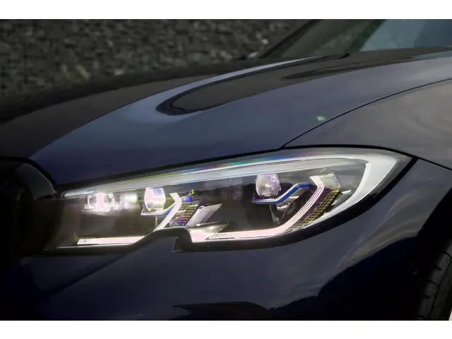 BMW 3 Serie 330i High Executive Edition 2019 Benzine 37
