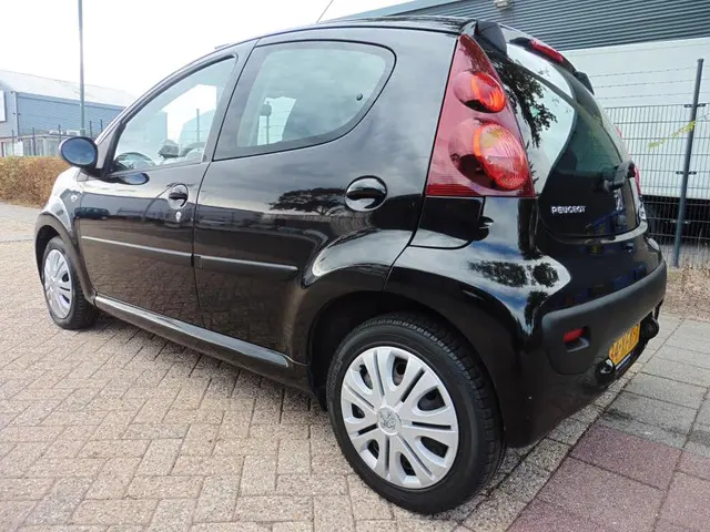 Peugeot 107 1.0 Active AIRCO 2012 Benzine 4