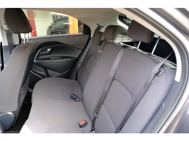 Kia Rio 1.2 CVVT Plus Pack 5-drs Airco|Navi 2014 Benzine 21