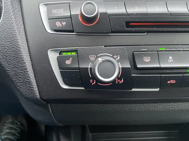 BMW 1 Serie 118i High Executive 2012 Benzine 28