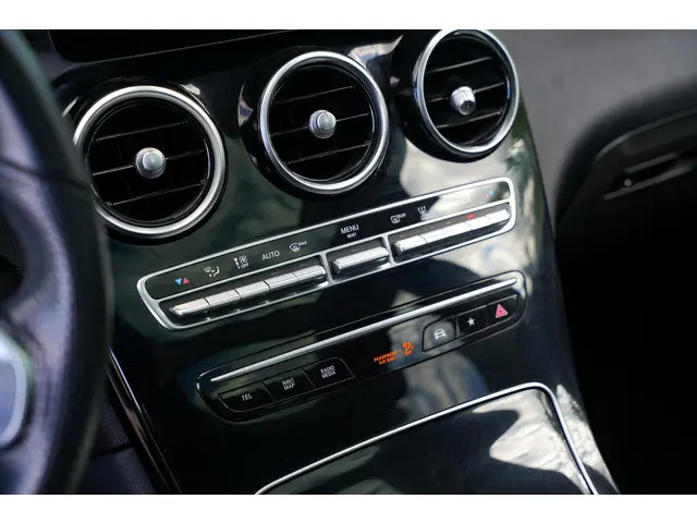 Mercedes-Benz GLC 300e 4MATIC 2022 Hybride Benzine 17
