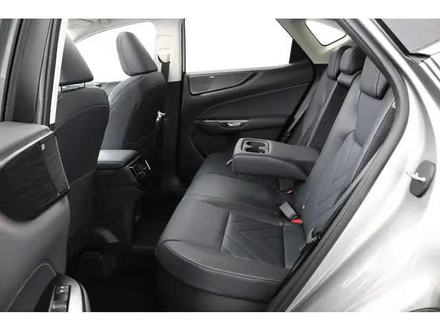 Lexus NX 450h+ AWD President Line 2025 Hybride Benzine 17