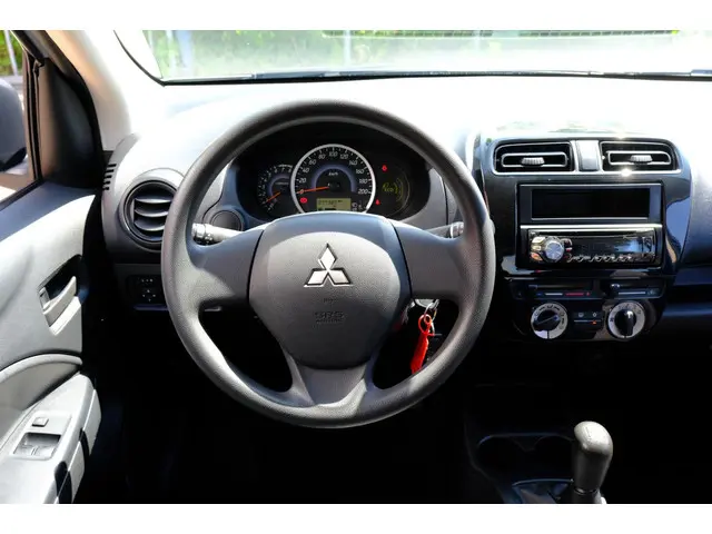 Mitsubishi Space Star 1.0 Inform 5-drs Airco 2014 Benzine 6