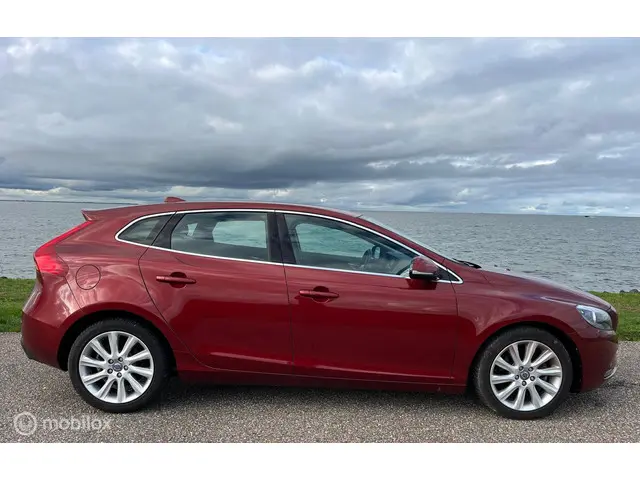 Volvo V40 1.6 T4 Summum 2014 Benzine 4