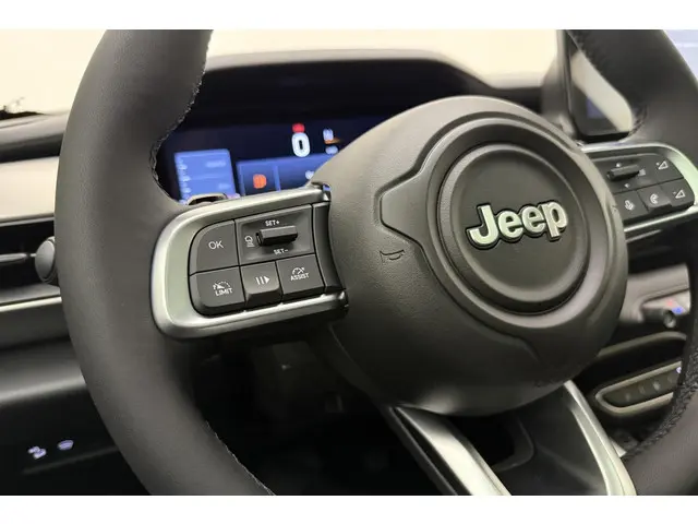 Jeep Avenger 1.2 e-Hybrid Summit 2025 Hybride Benzine 19