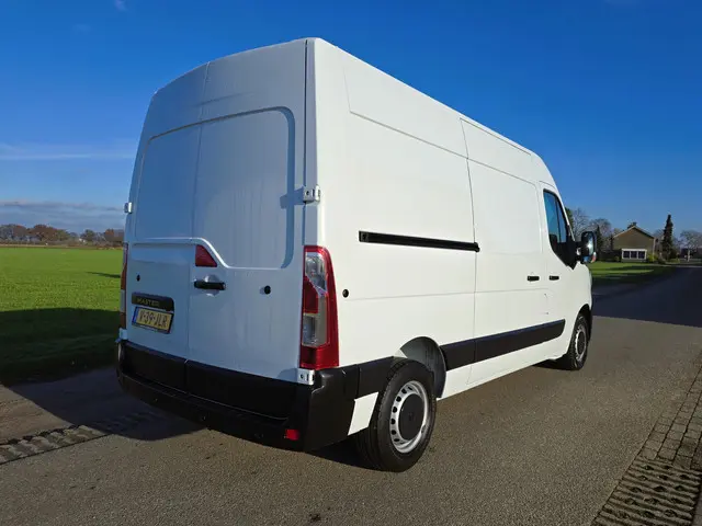 Renault Master T35 2.3 dCi L2 H2 2022 Diesel 6
