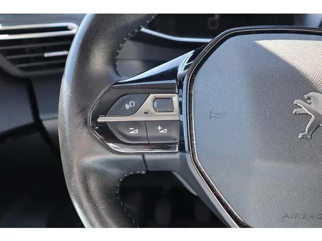 Peugeot 2008 1.2 130PK ALLURE PACK 2021 Benzine 10