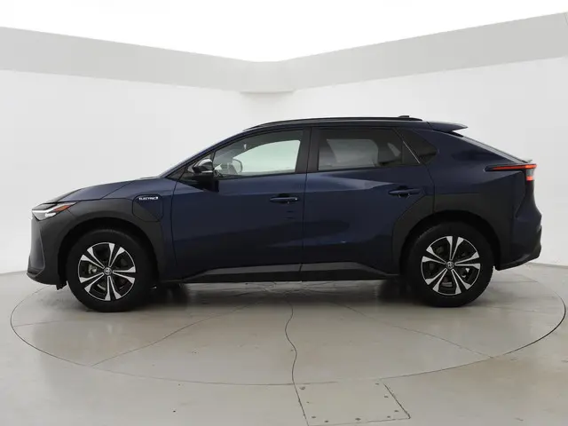 Toyota bZ4X DYNAMIC 71 kWh + TREKHAAK 2023 Elektrisch 5
