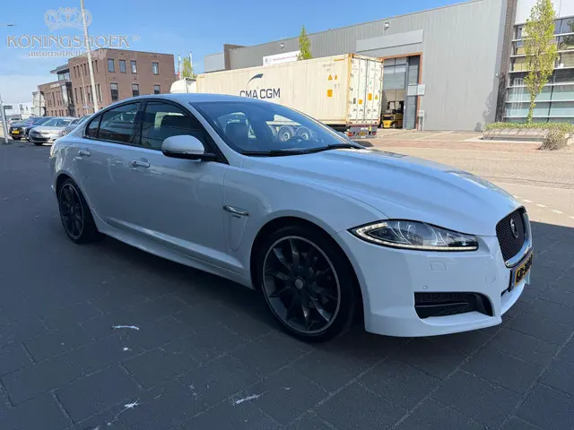 Jaguar XF 3