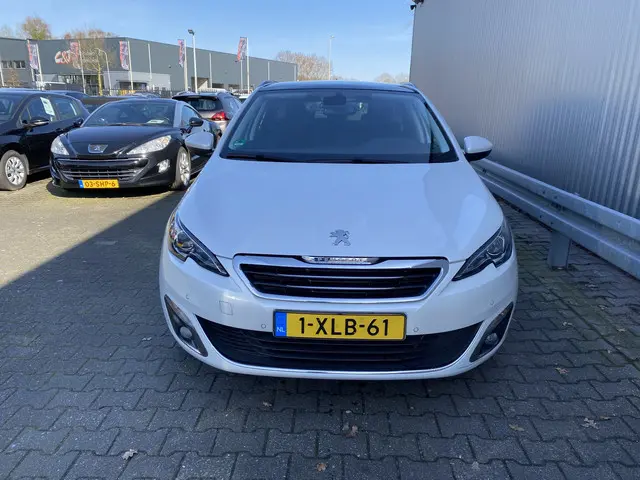 Peugeot 308 SW 1.2 e-THP Première 2014 Benzine 7