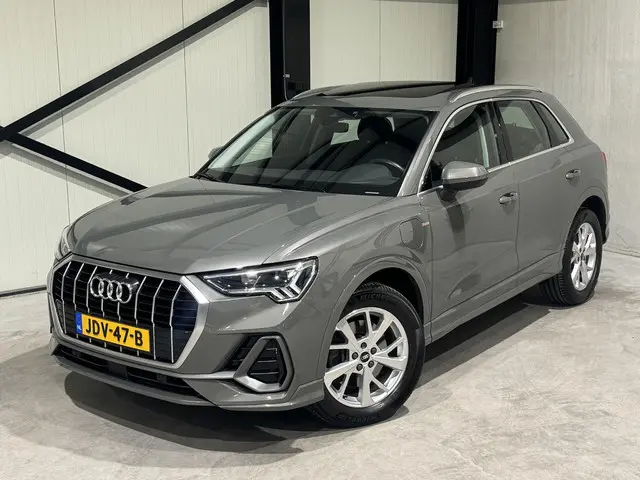 Audi Q3 45 TFSI e S edition 2021 Hybride Benzine 27